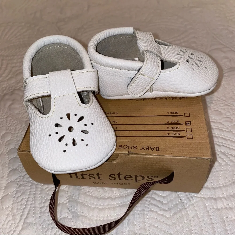 First Steps baby girls white moccasins - Picture 8 of 10